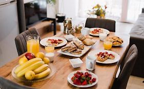 Ariti Luxury Apartment, Nikiana